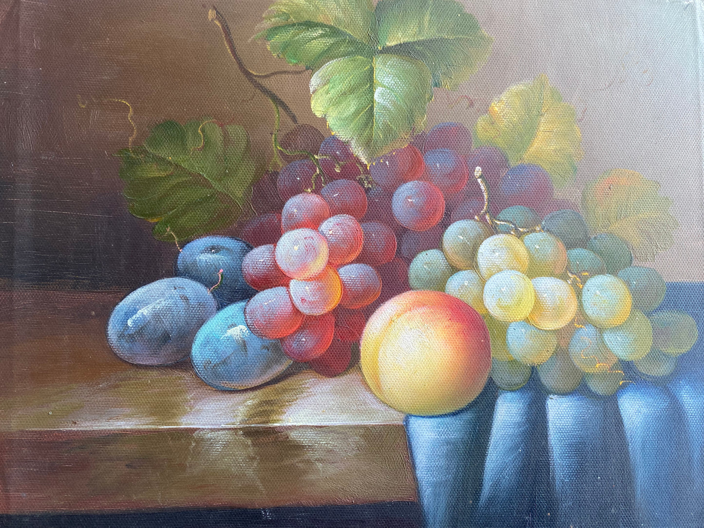 Nature morte de fruits sur un tissu bleu