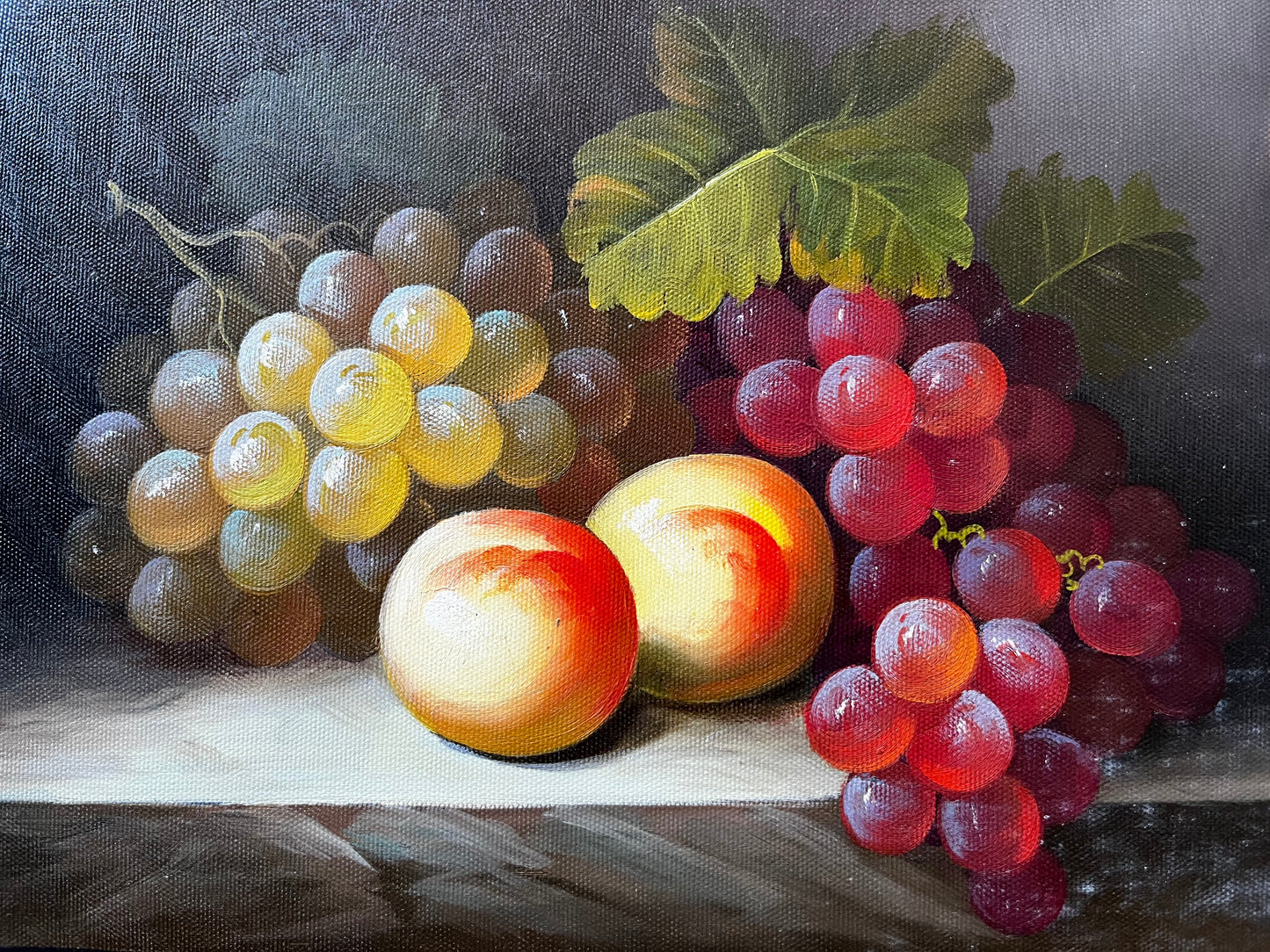 Nature morte de fruits avec des feuilles