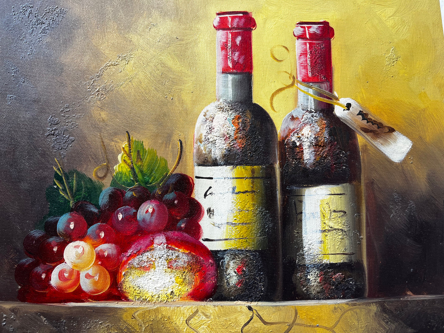 Deux bouteilles de vin avec des fruits