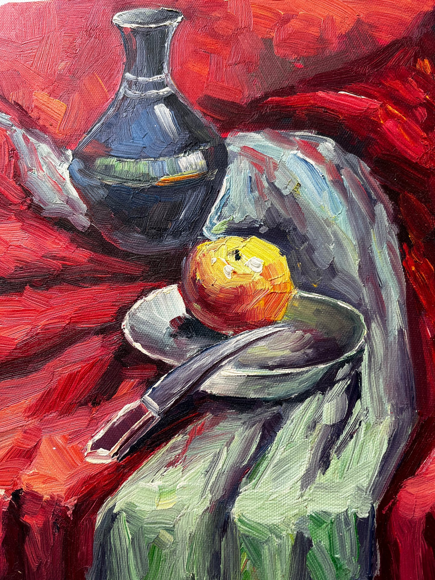 Nature morte d'une pomme dans une assiette