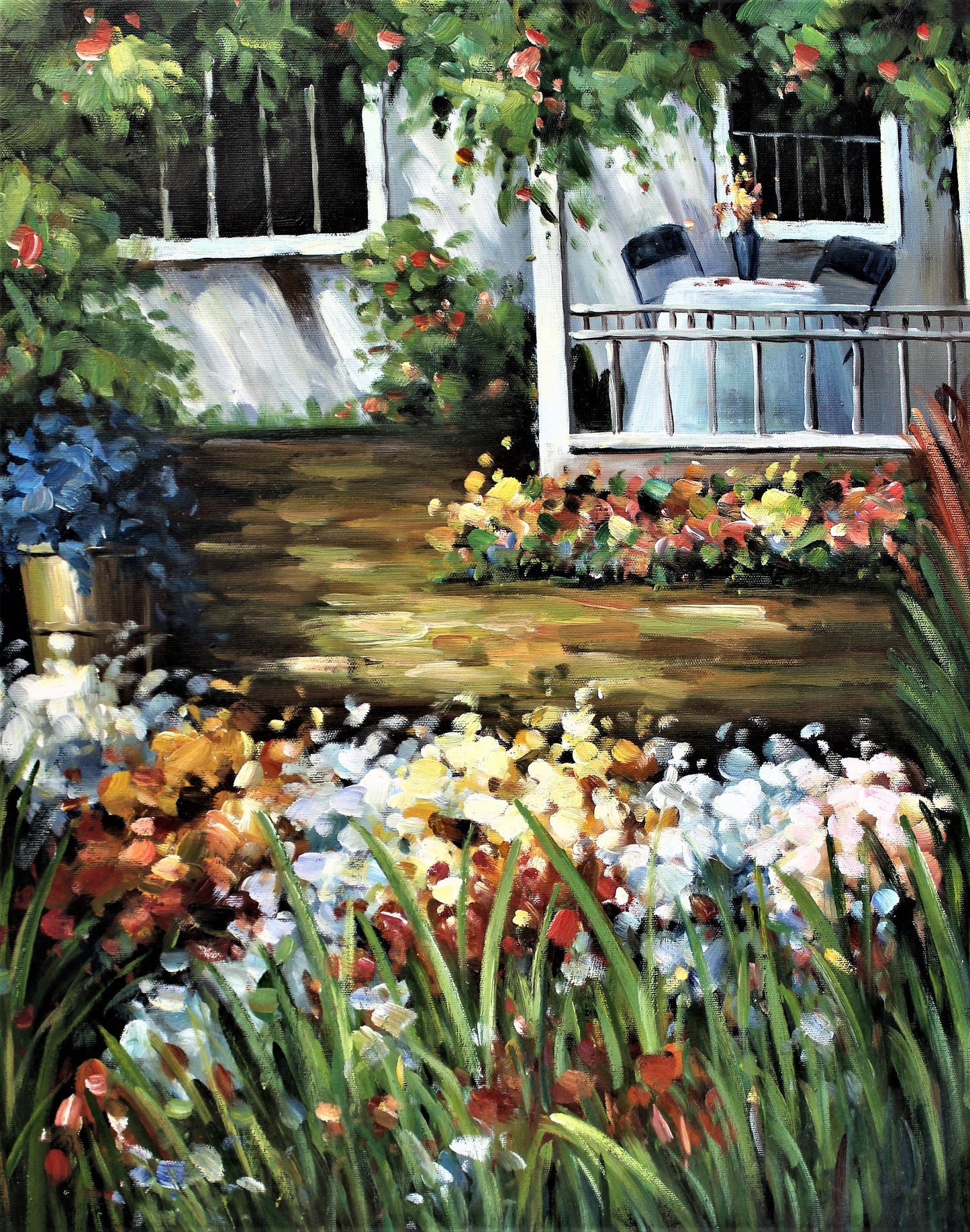 Jardin avec des fleurs et un porche