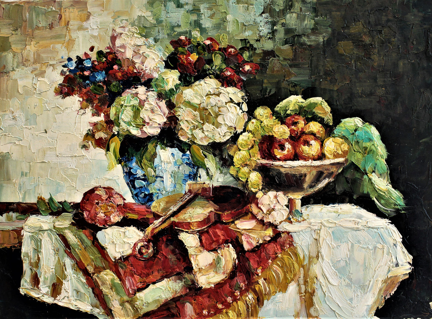 Nature morte d'un violon, de fleurs et de fruits