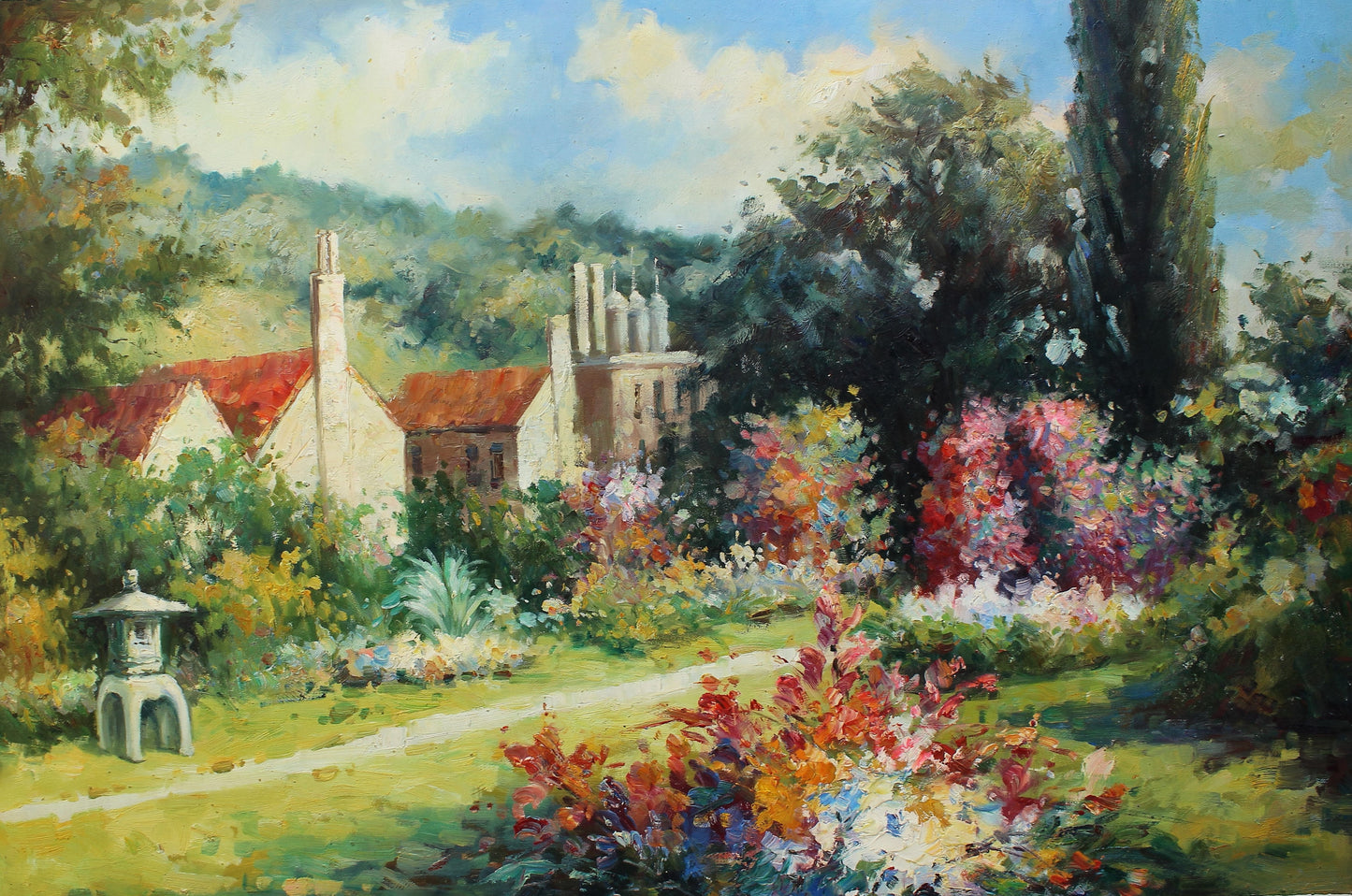 Chemin à travers un jardin fleuri