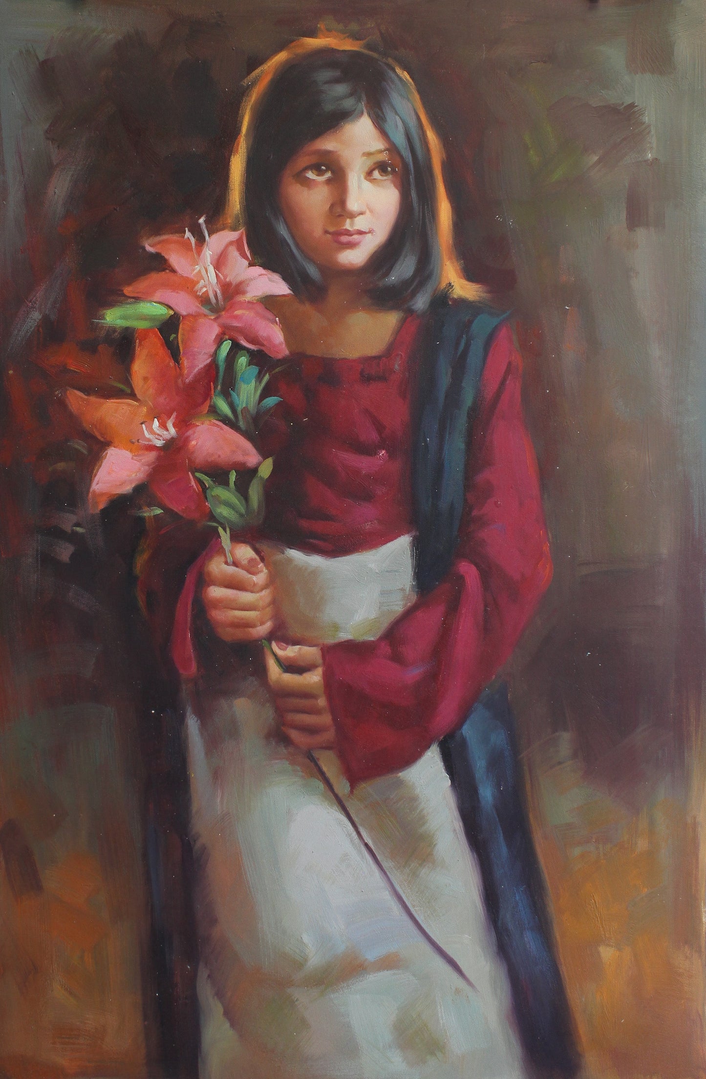 Fille tenant deux lys roses