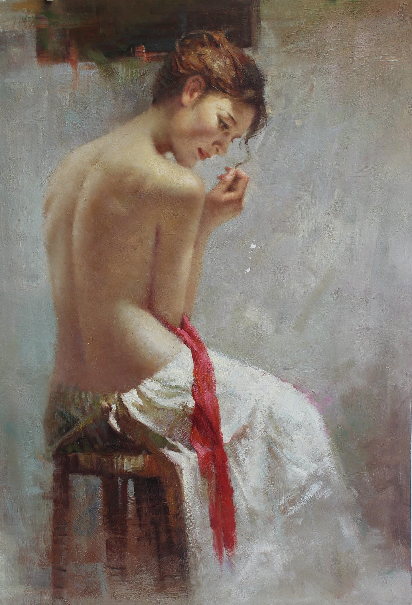 Femme portant seulement une jupe blanche