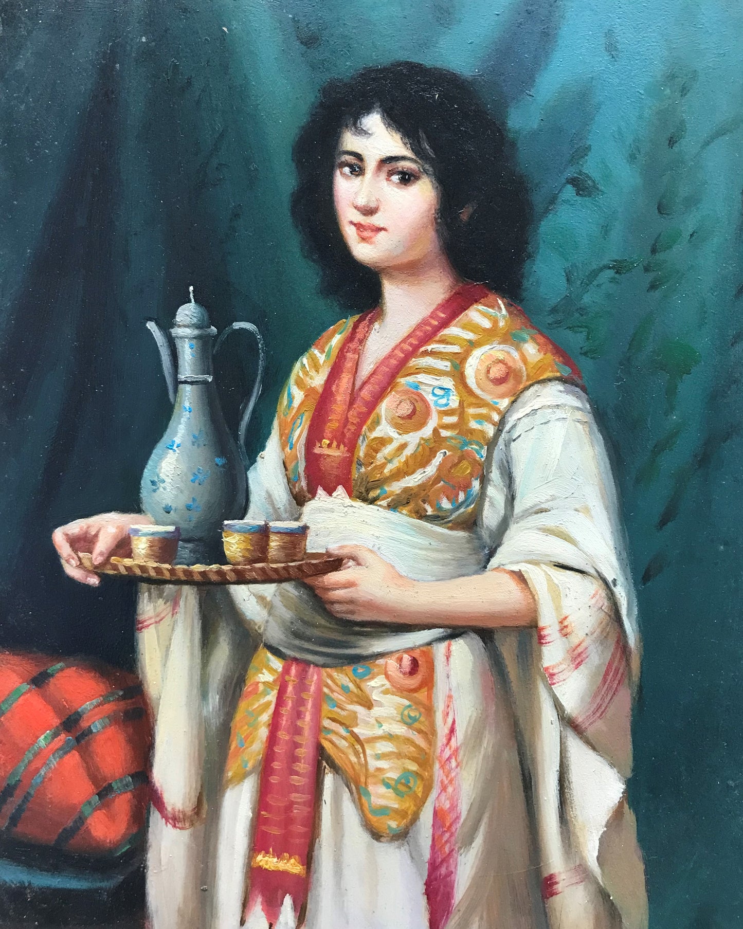 Femme avec un plateau de thé