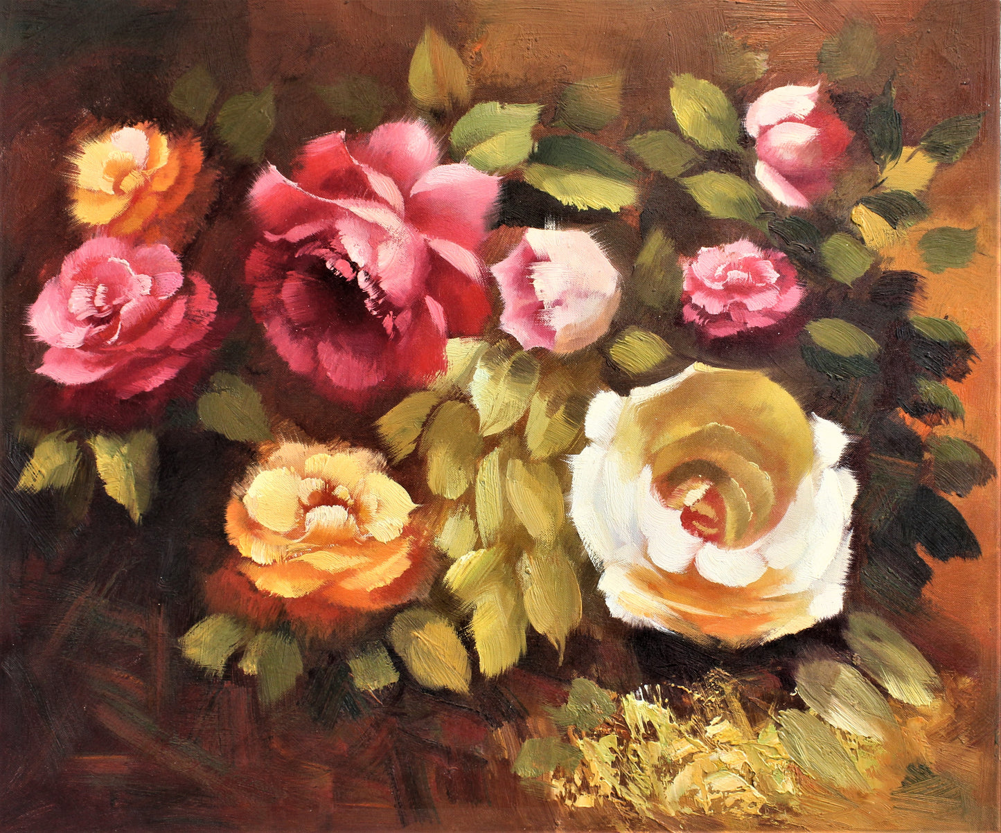 Fleurs blanches, oranges et roses avec des feuilles
