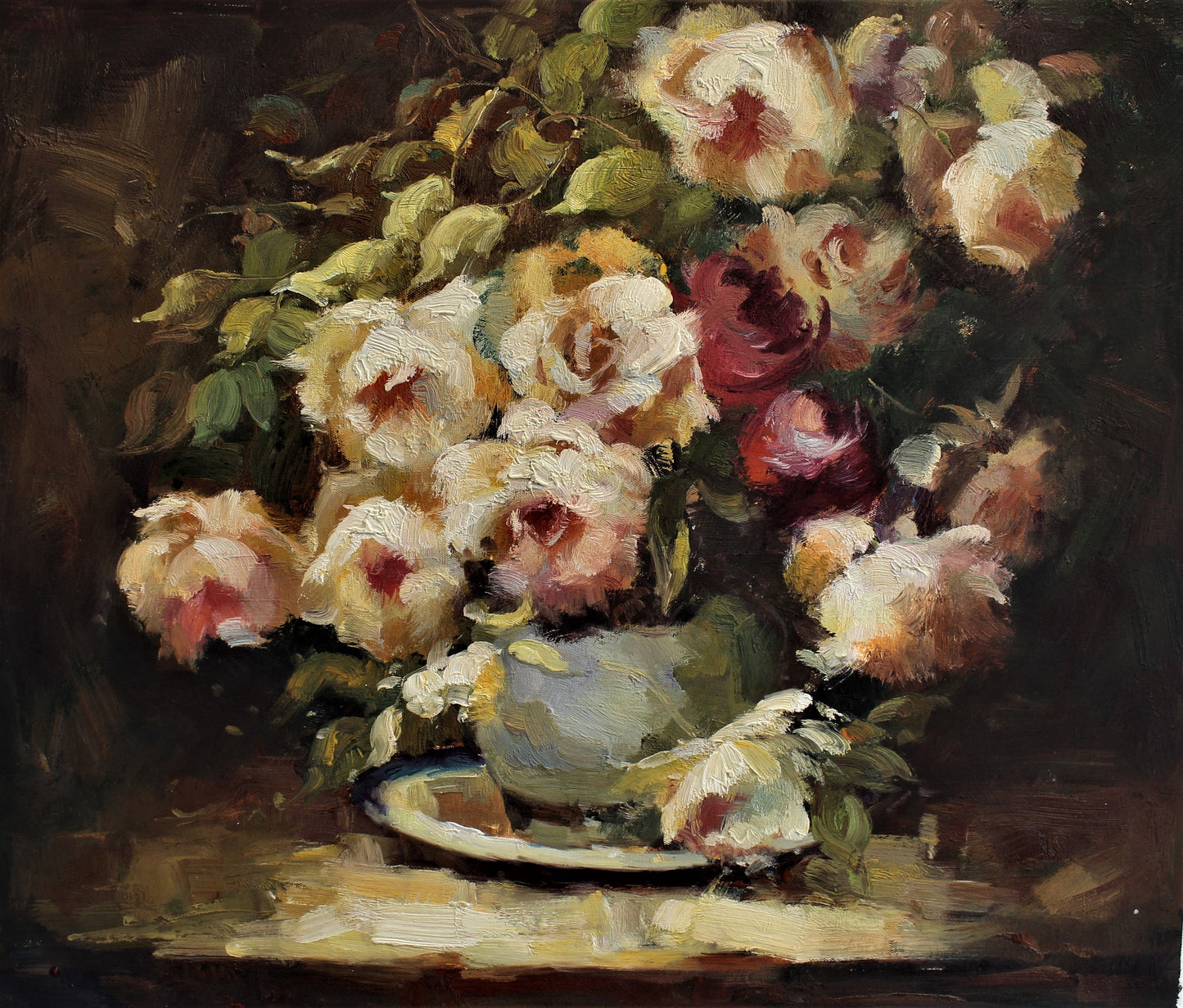 Nature morte de fleurs blanches et roses dans un vase