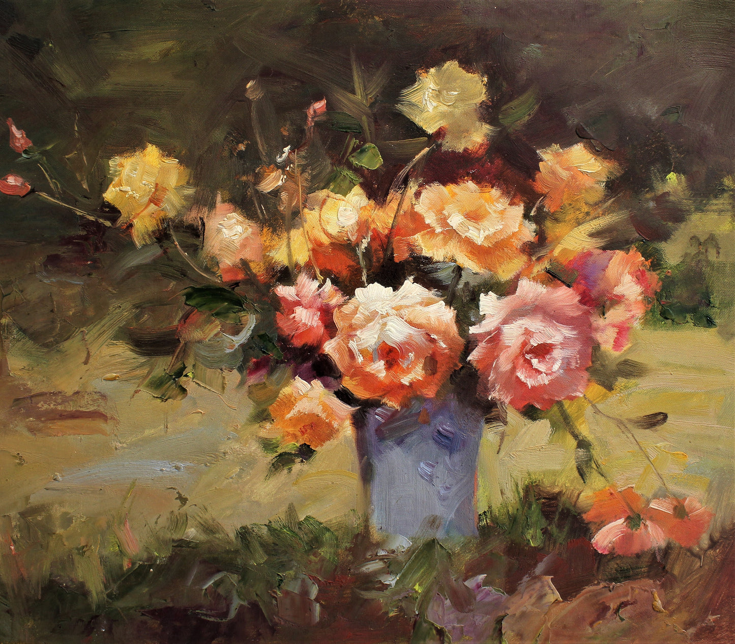 Nature morte de fleurs dans un vase en extérieur