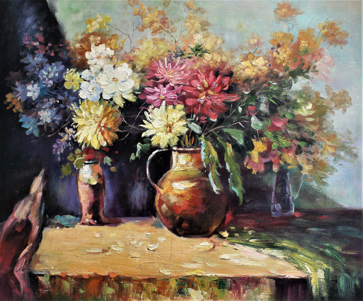 Nature morte de fleurs et de vases sur une table