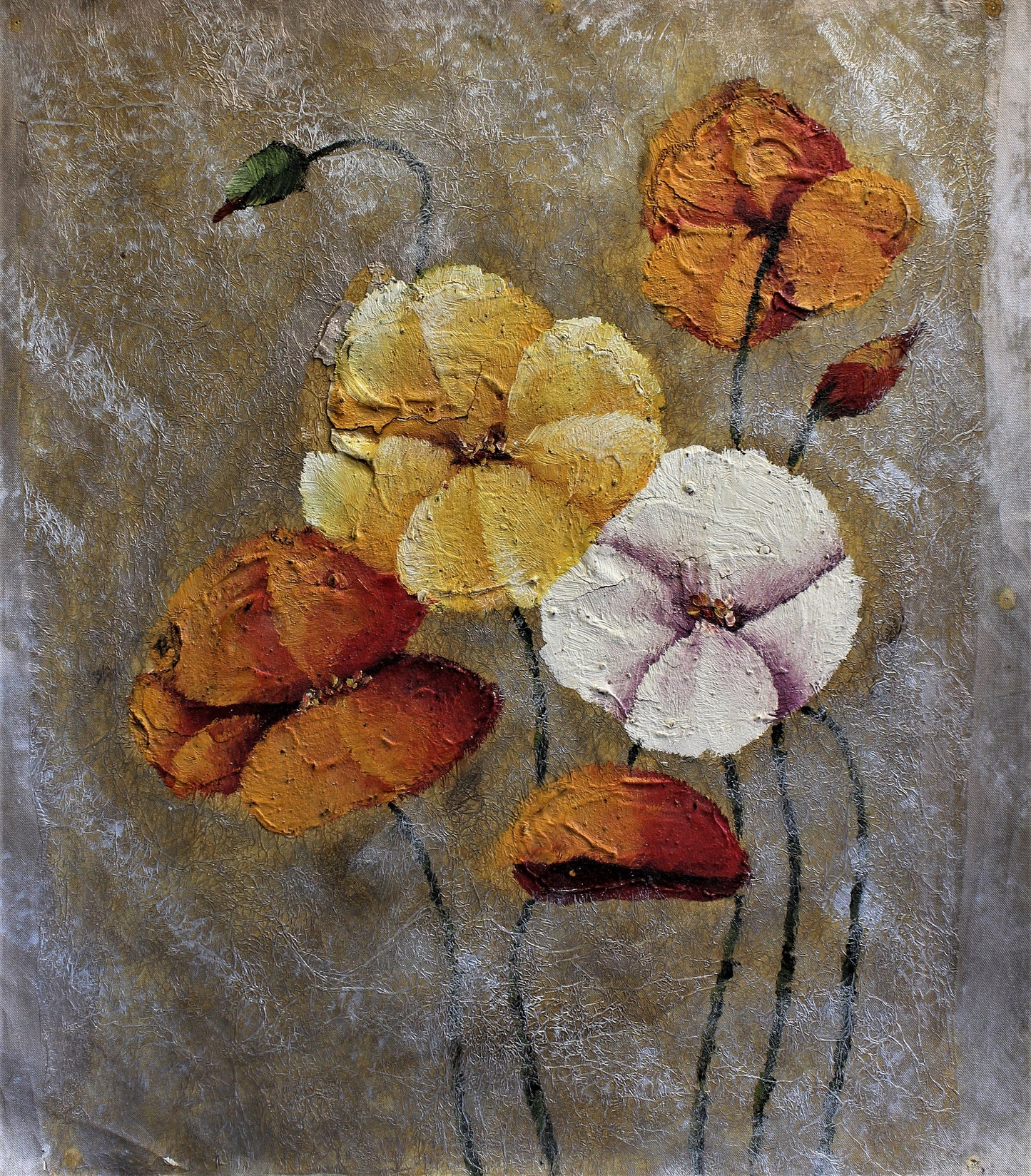 Nature morte de cinq fleurs sur fond abstrait
