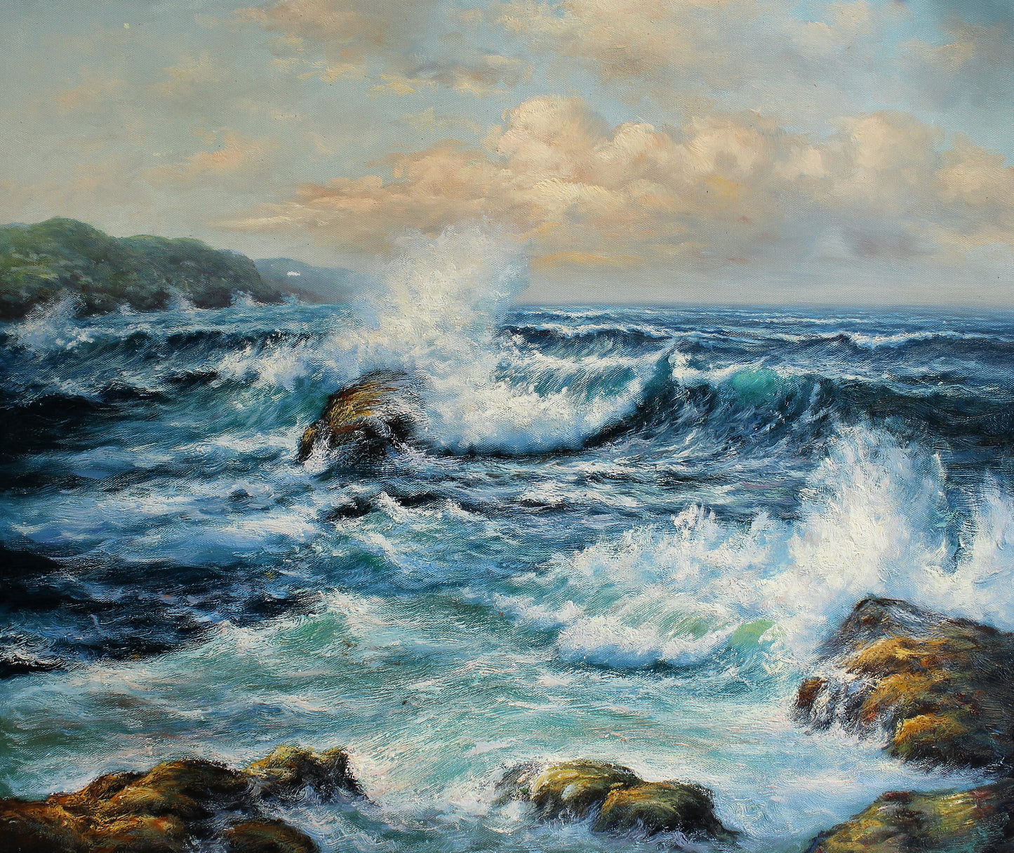 Scène océanique avec vagues déferlantes