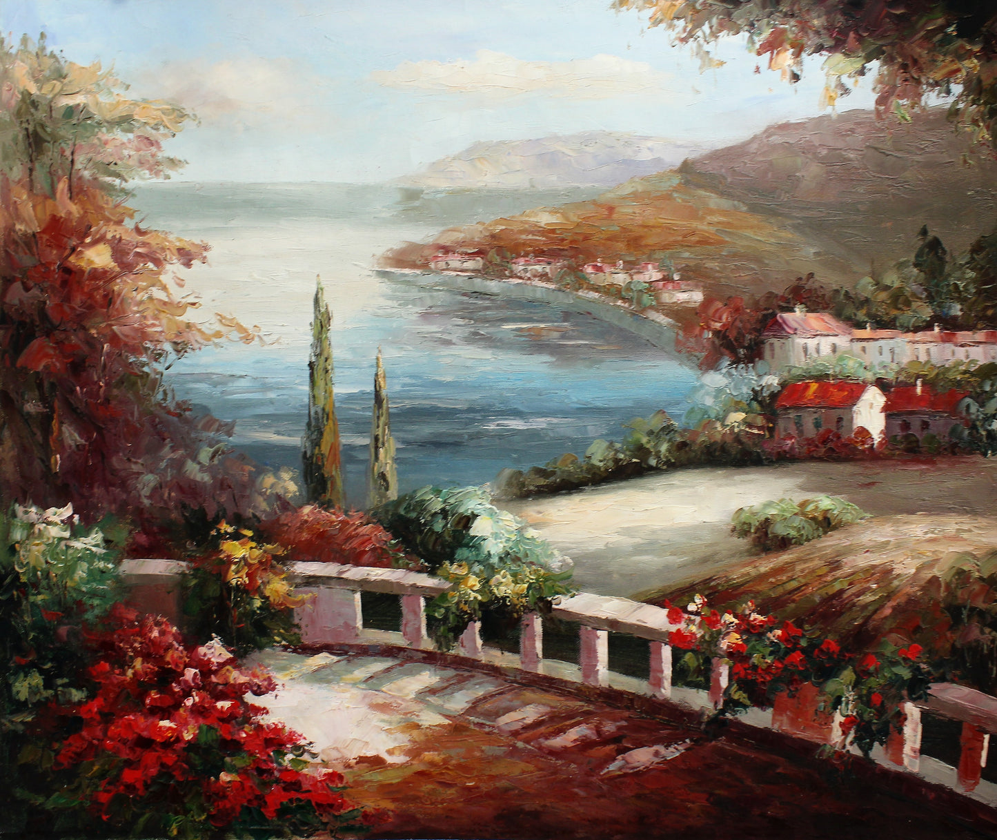 Vue sur l'eau avec des fleurs rouges et des bâtiments lointains