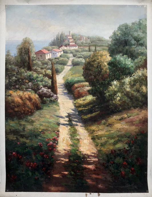 Chemin de terre à travers une ville côtière