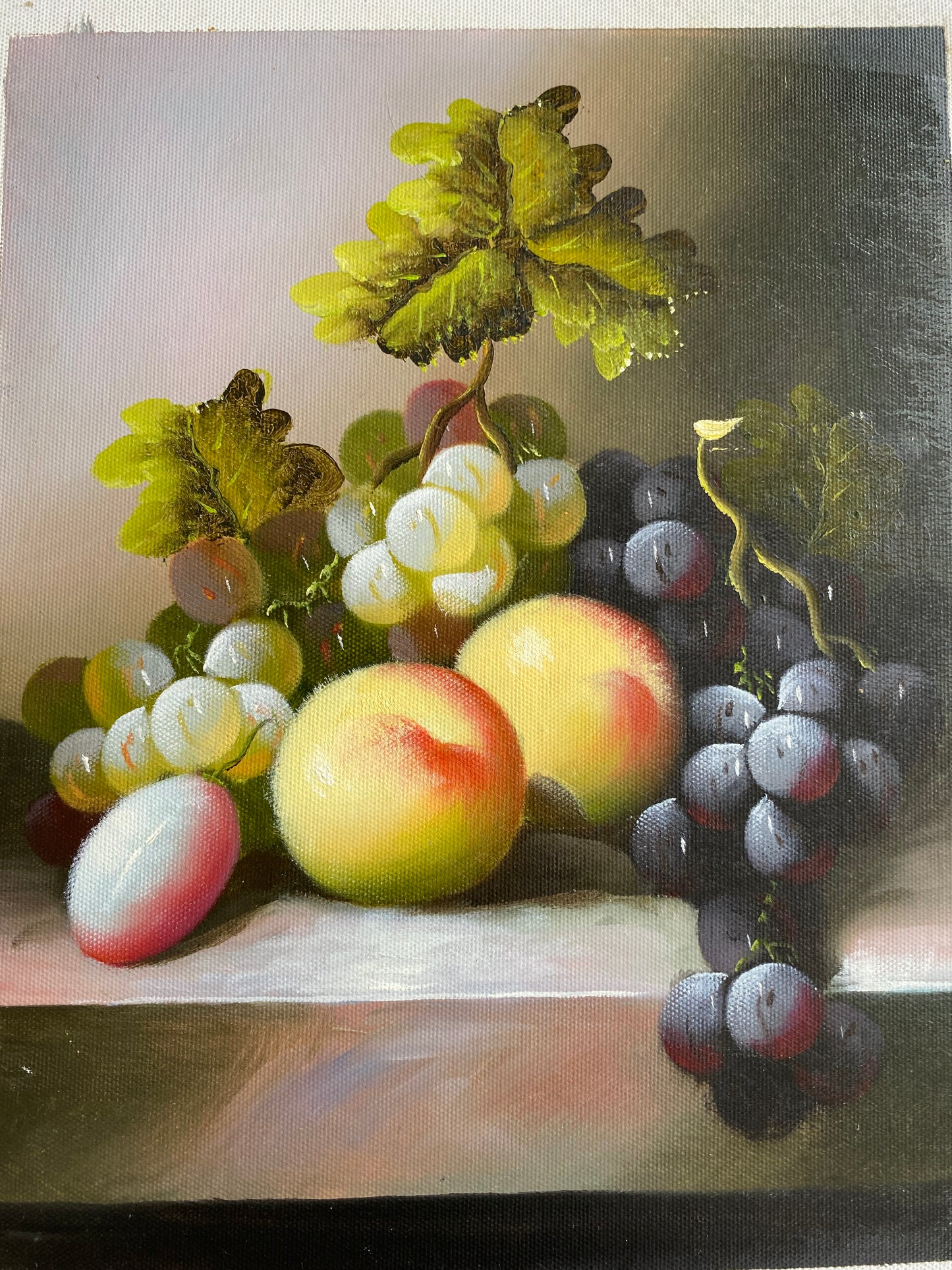 Nature morte de divers fruits sur une table