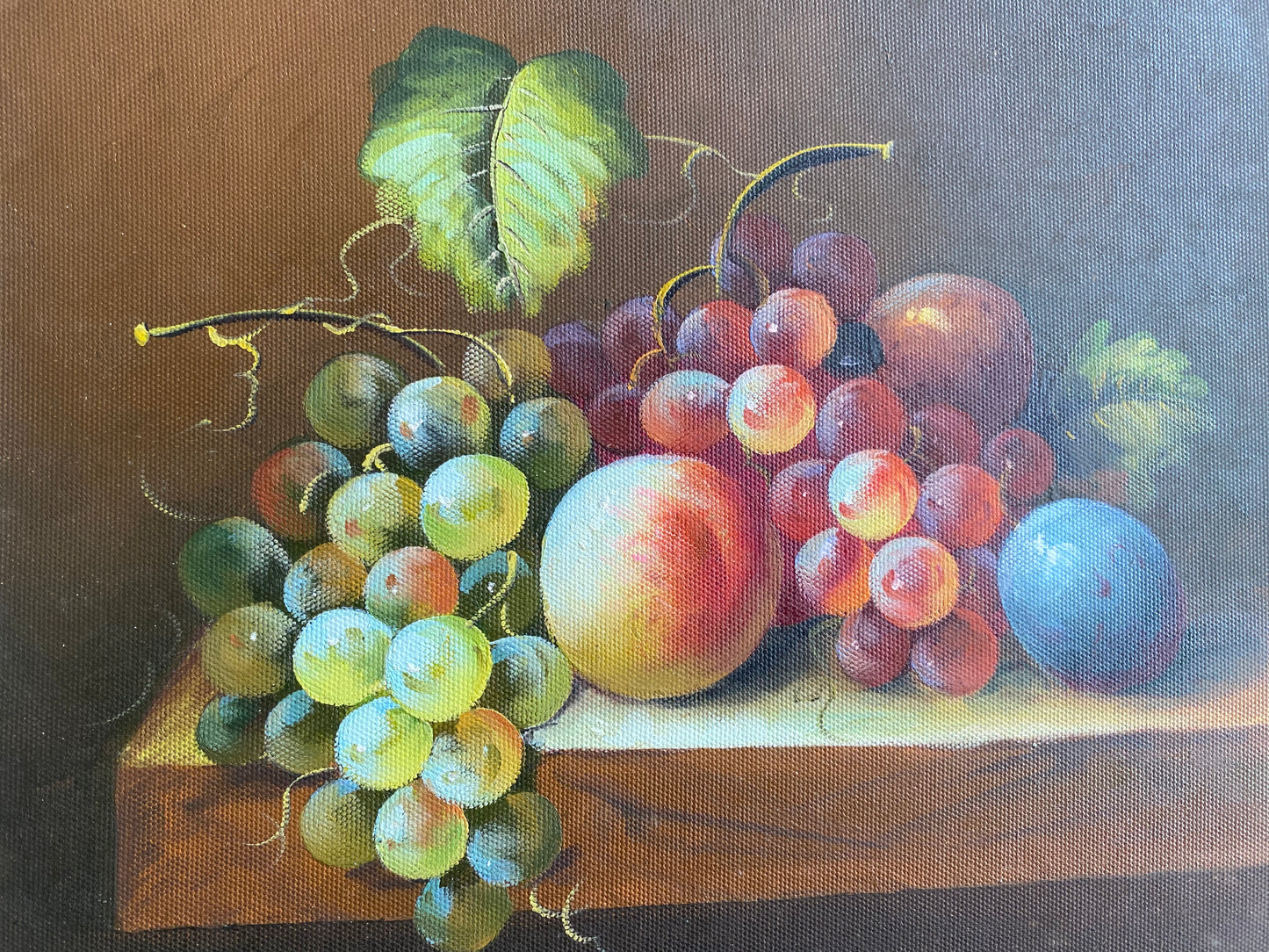 Nature morte de fruits sur le coin d'une table