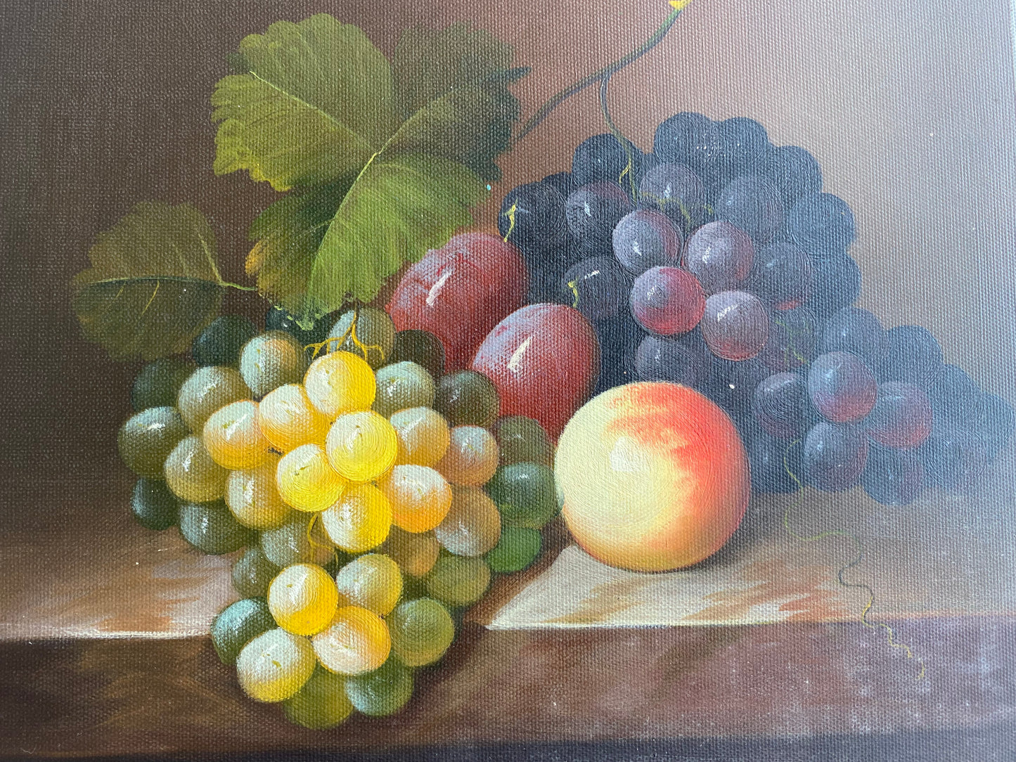Nature morte de fruits frais sur une table en bois
