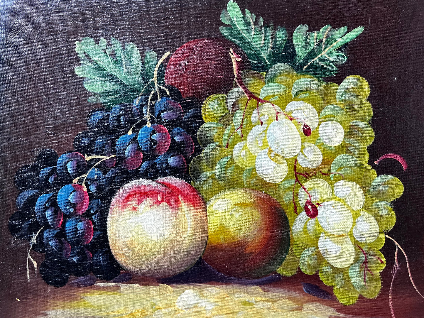 Nature morte de fruits sur fond sombre