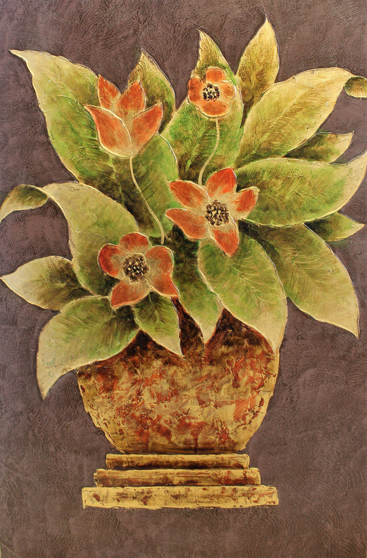 Plante à fleurs dans un pot doré