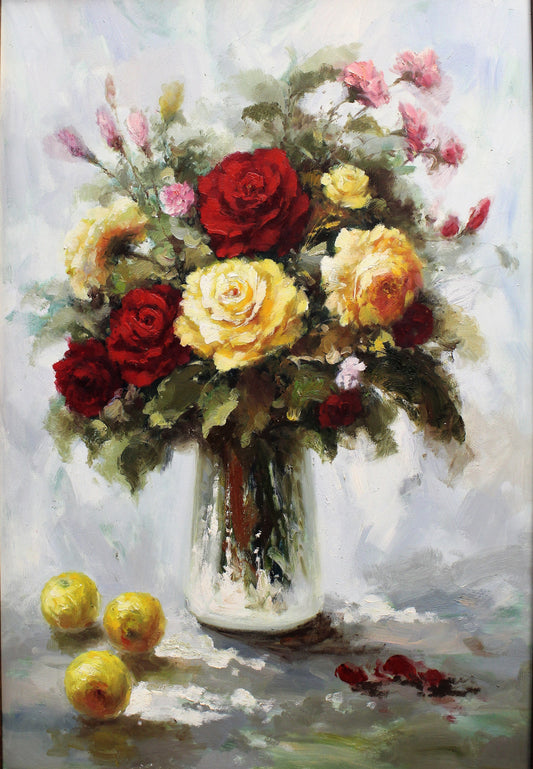 Nature morte de roses jaunes, de roses rouges et de citrons