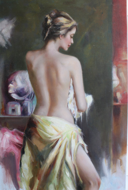 Femme se changeant dans sa chambre