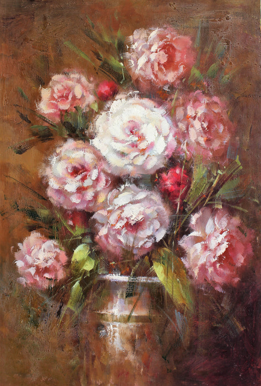 Nature morte de roses roses dans un vase en argent