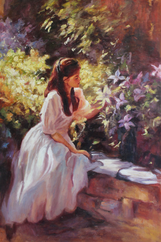 Femme dans un jardin fleuri
