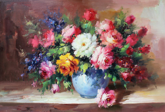 Nature morte de fleurs dans un vase bleu