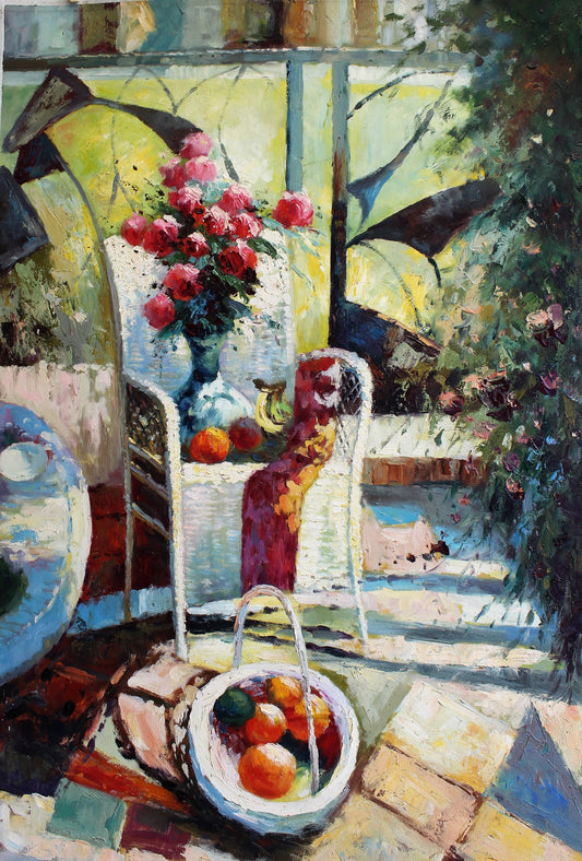 Nature morte de fruits et de fleurs sur une chaise en plein air