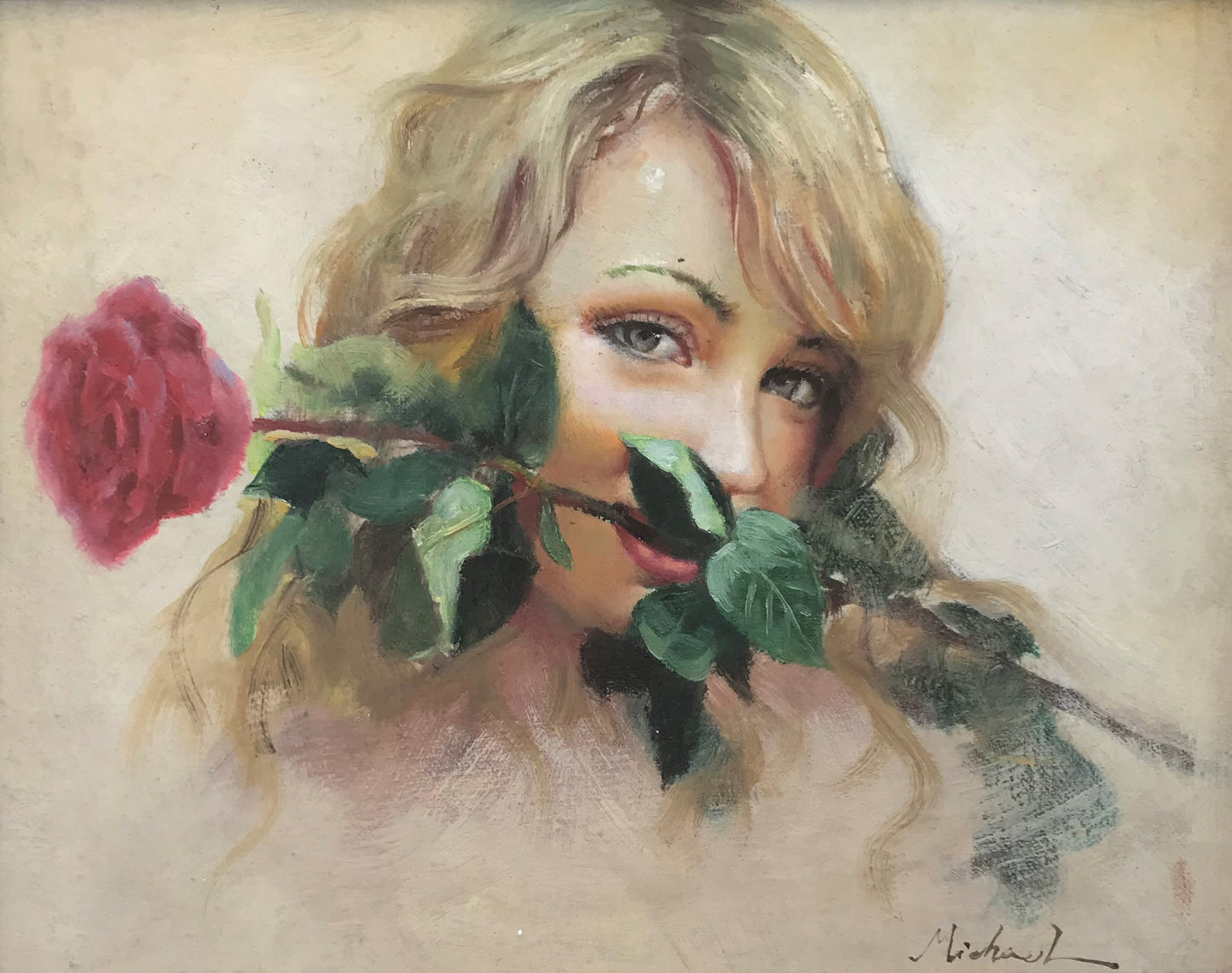 Portrait d'une femme blonde avec une rose