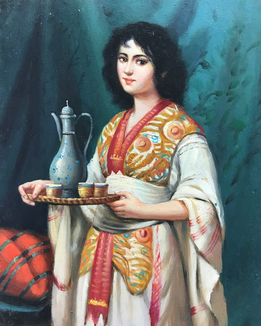 Femme avec un plateau de thé