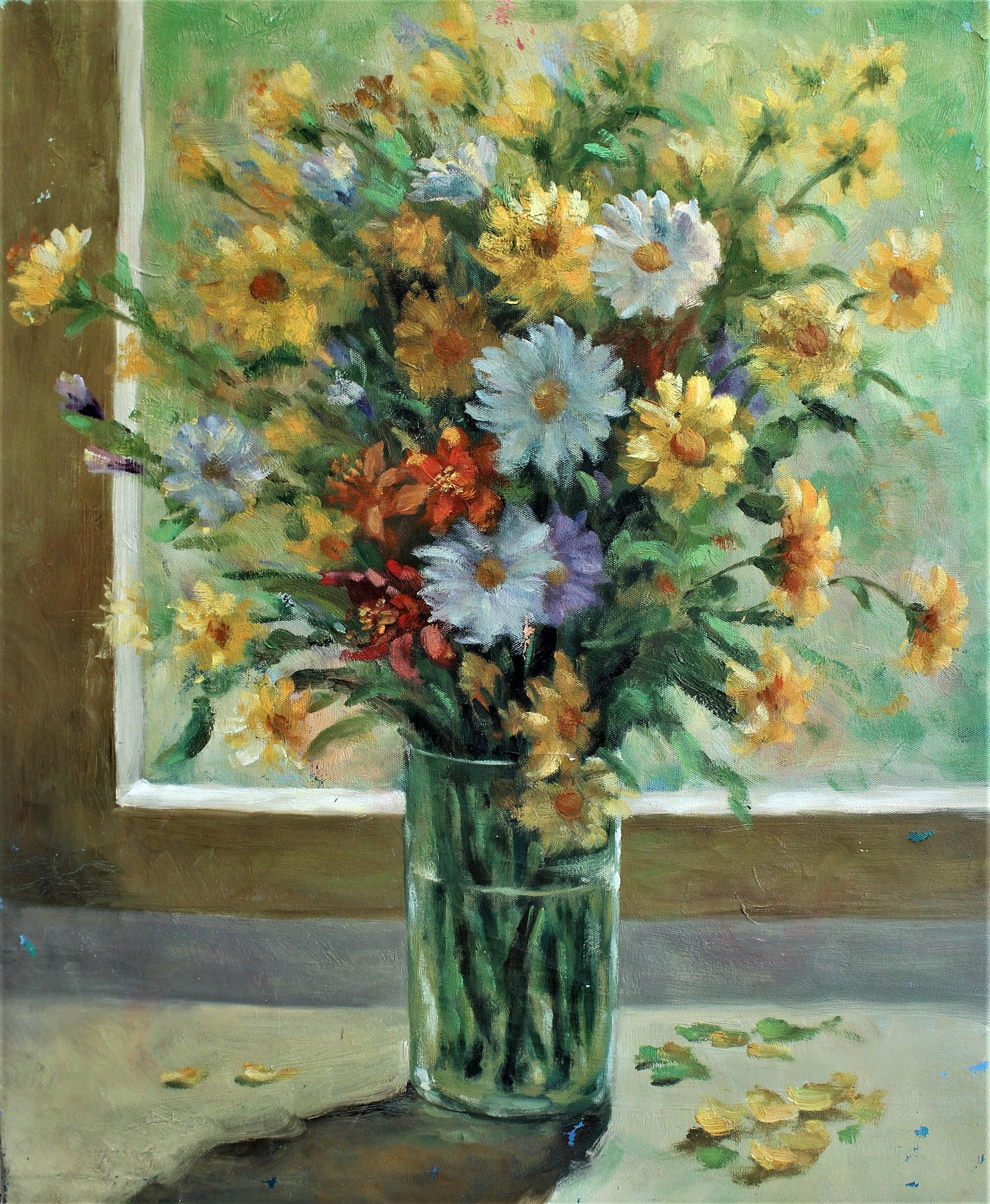 Nature morte de fleurs colorées dans un vase en verre