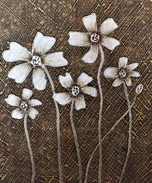 Fleurs blanches sur fond abstrait