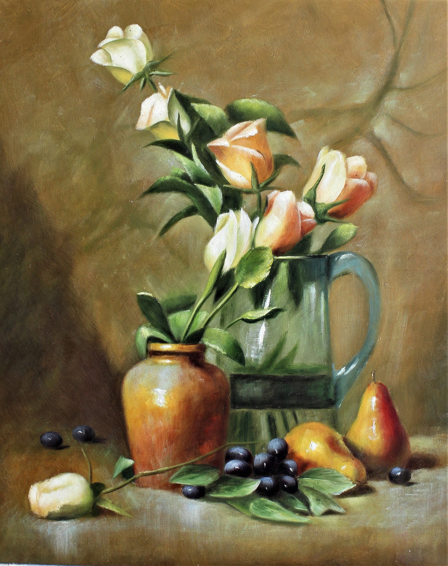 Nature morte de fleurs dans un pichet et de fruits