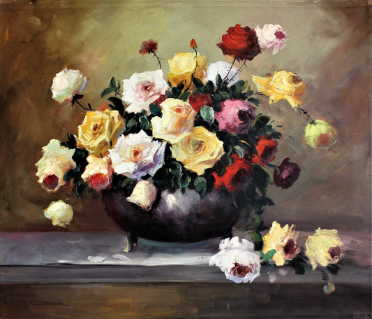 Nature morte de fleurs dans un grand vase noir