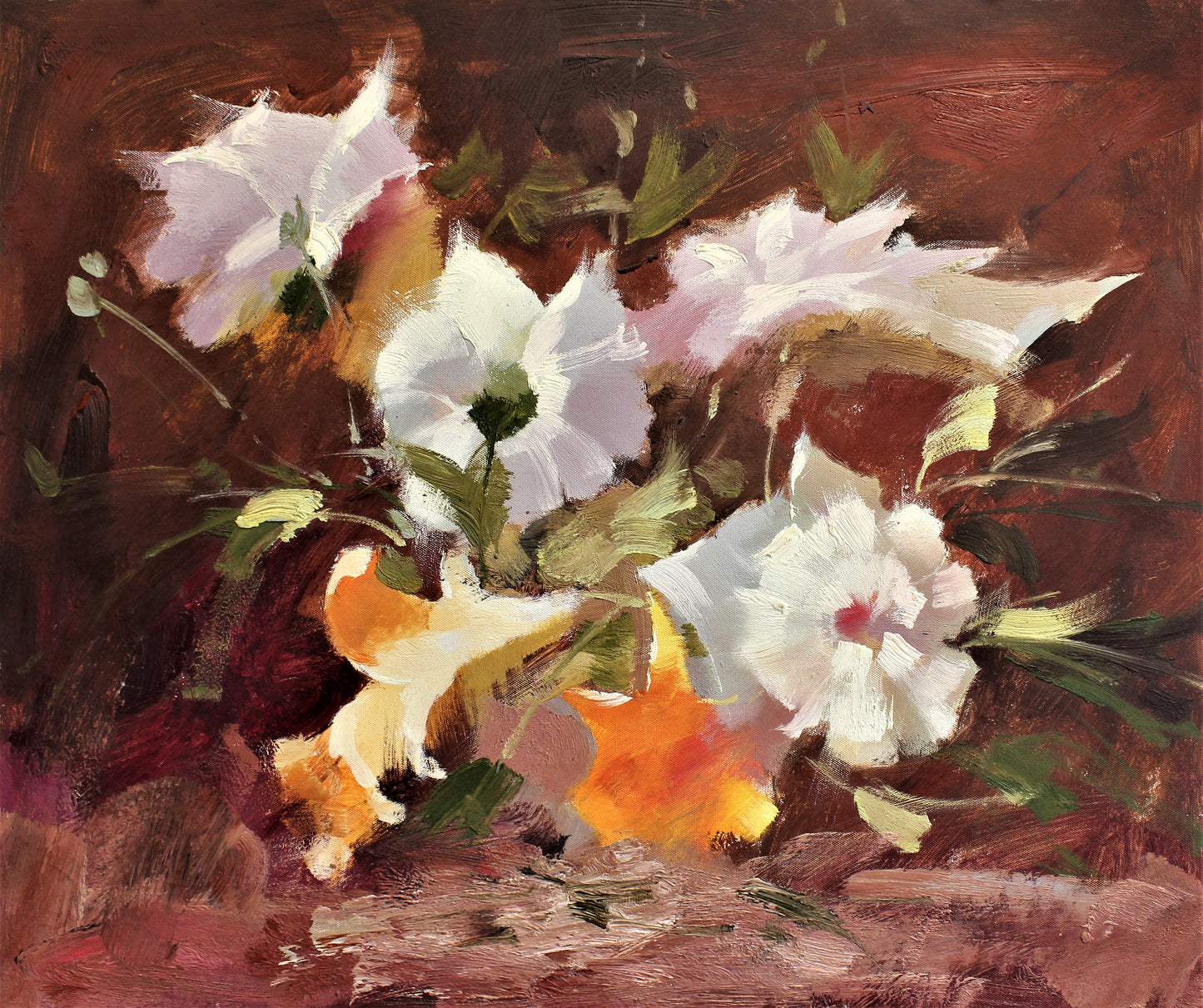 Nature morte de fleurs blanches et oranges