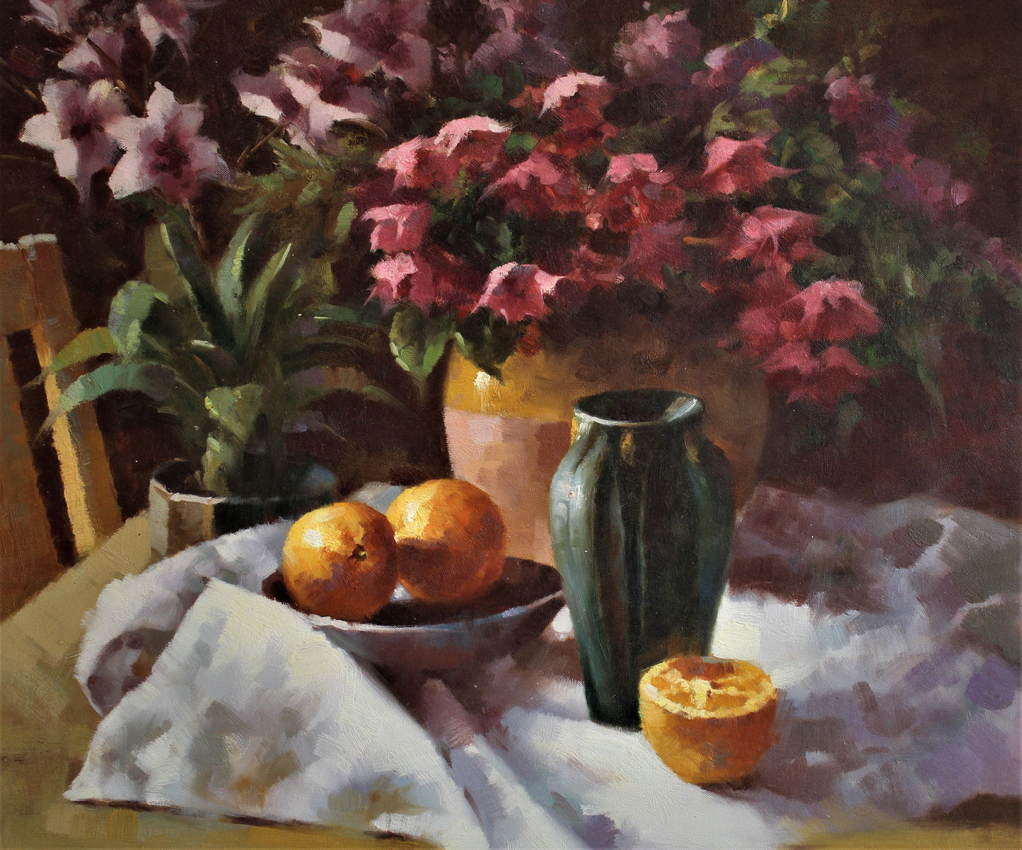 Nature morte de fleurs et d'un bol d'oranges