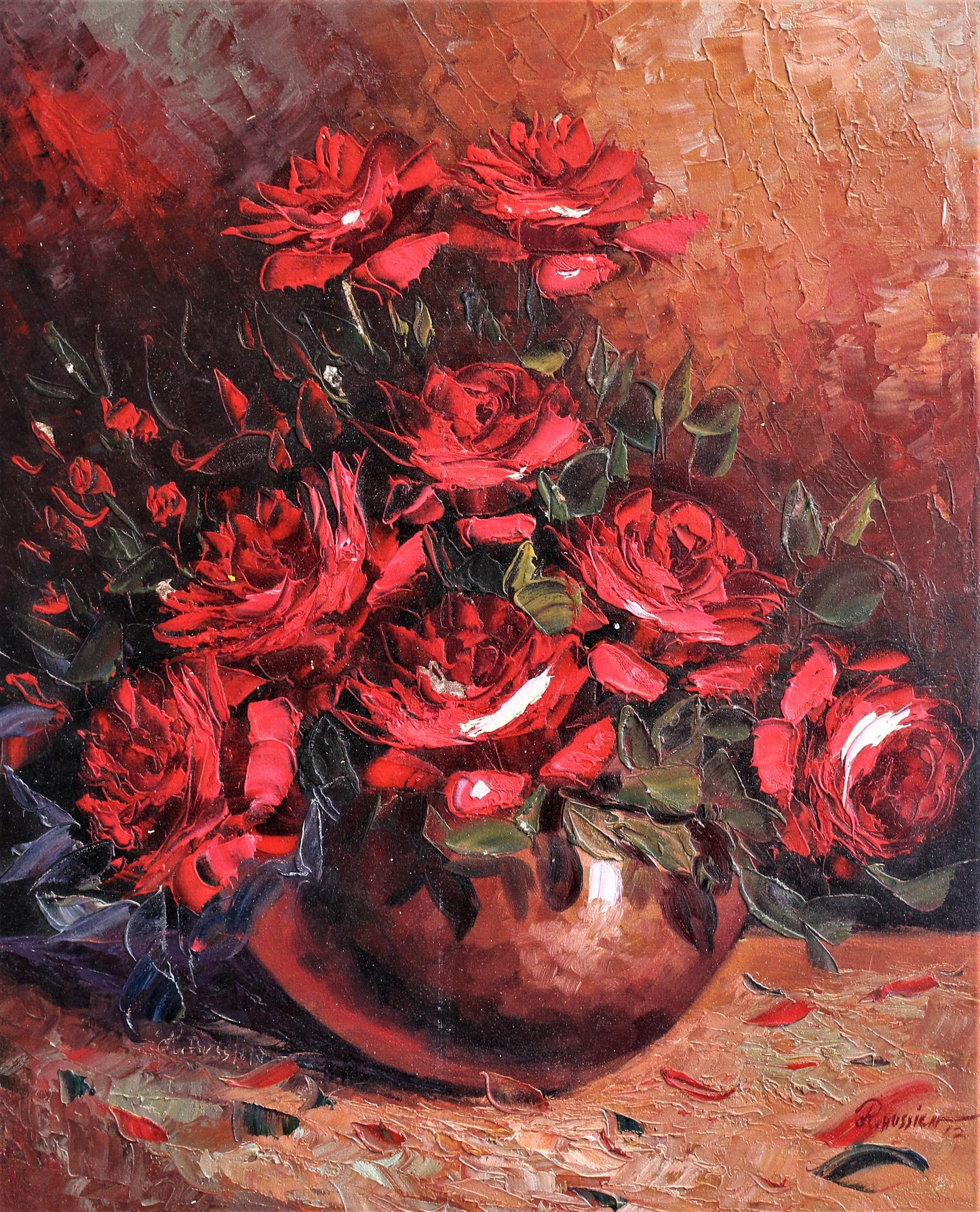 Nature morte de roses rouges dans un vase rond