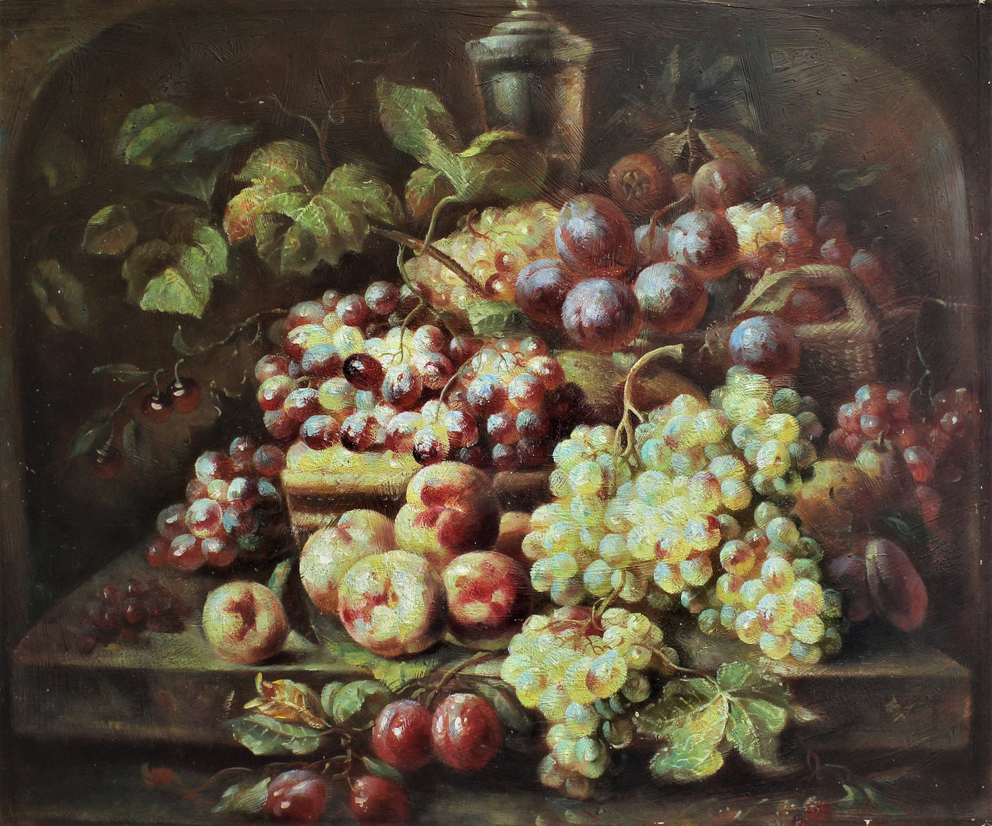 Nature morte de pruneaux, de pêches et de raisins