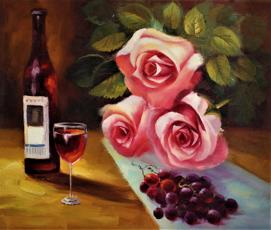 Nature morte de roses roses, de raisins rouges et de vin rouge