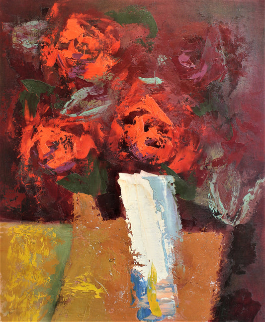Nature morte de fleurs rouges dans un vase blanc