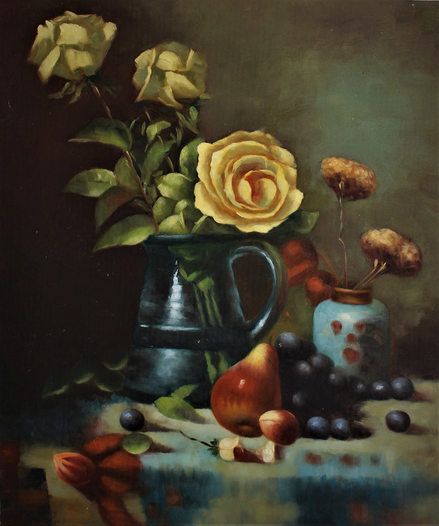 Nature morte de fleurs jaunes et de fruits sur une table