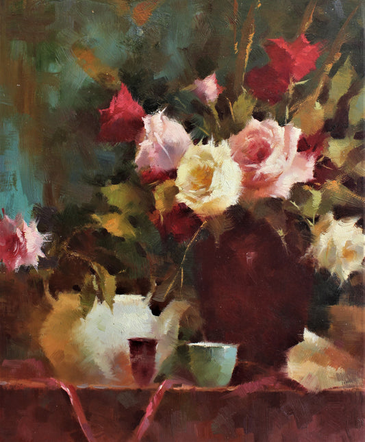 Nature morte avec théière, tasse à thé et roses
