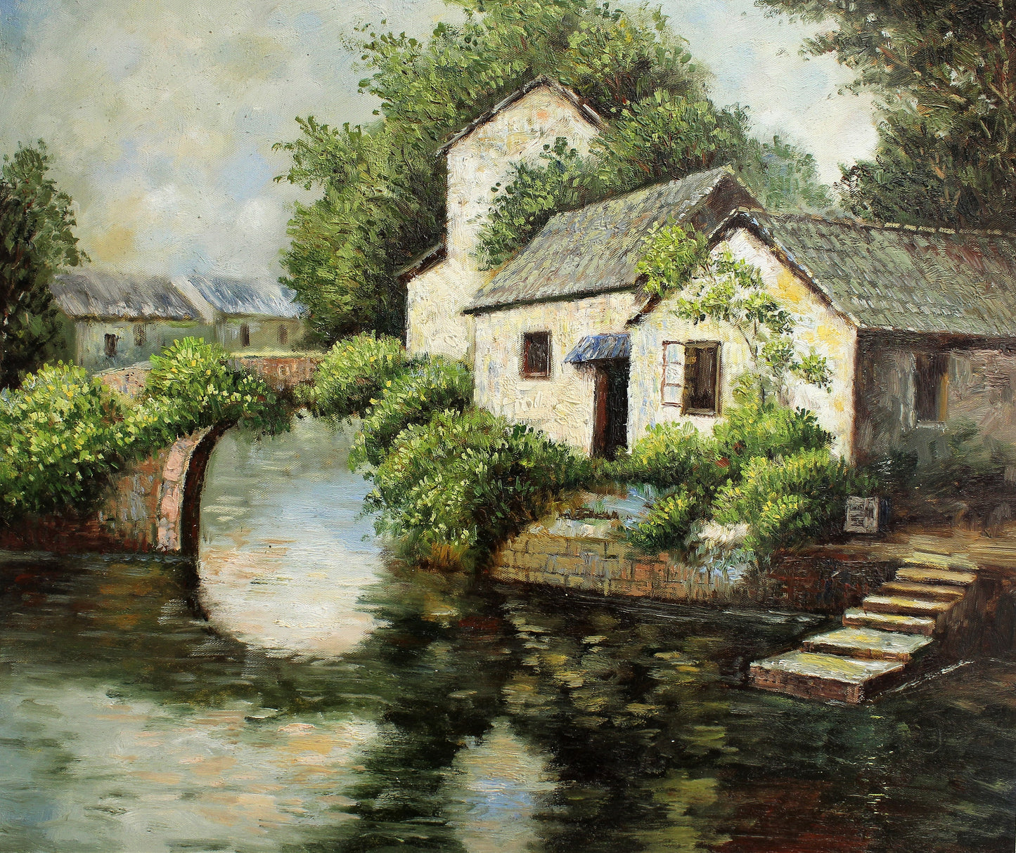 Chalet avec un pont au bord d'une rivière