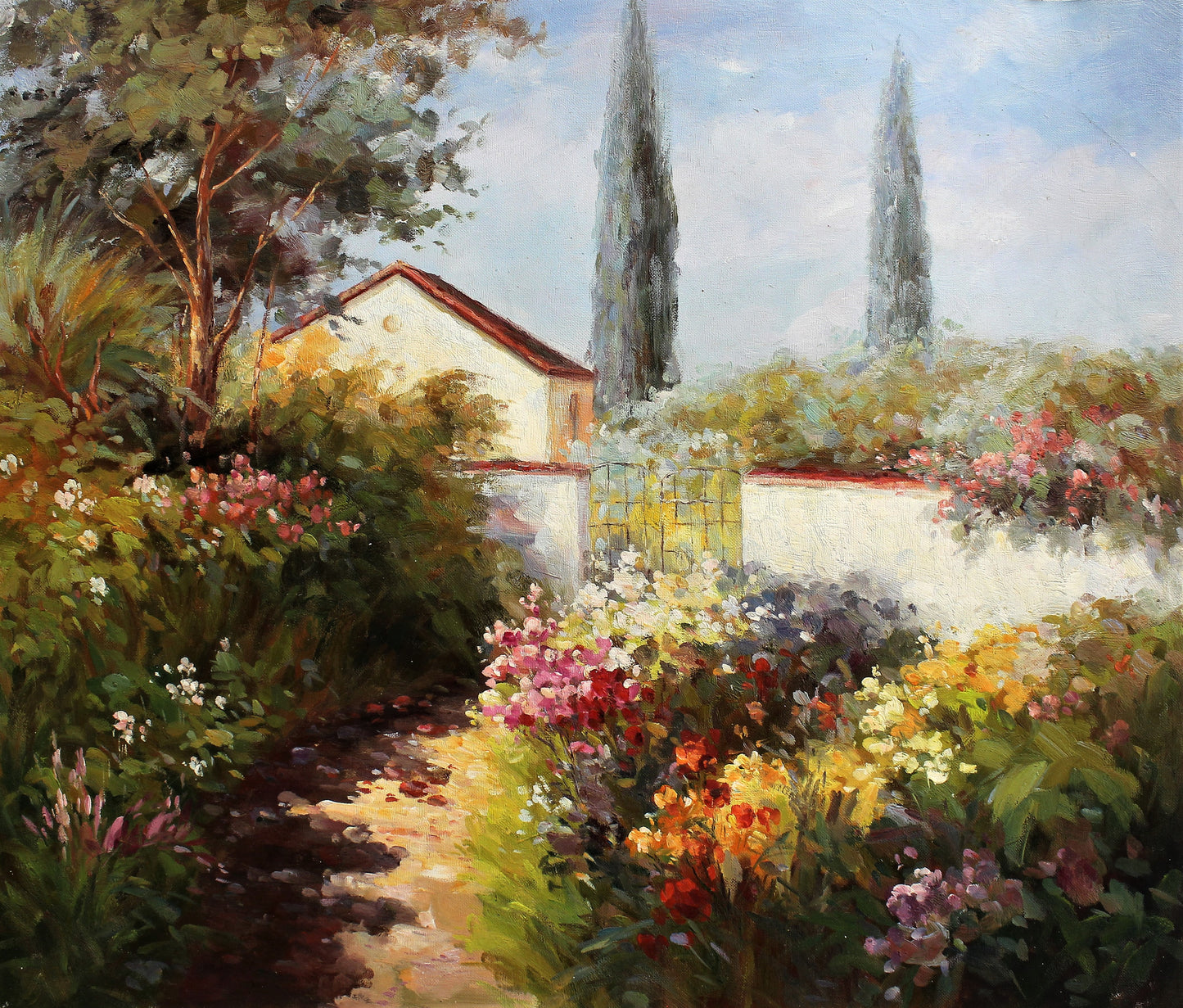 Chemin de jardin à travers les fleurs