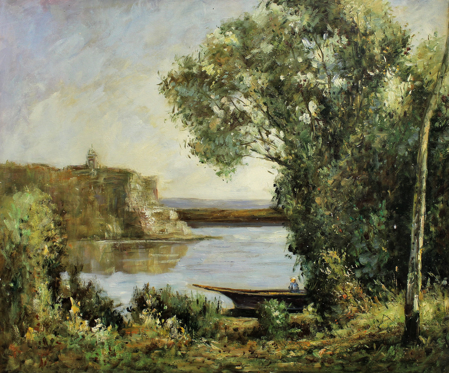 Petit bateau sur une rivière tranquille