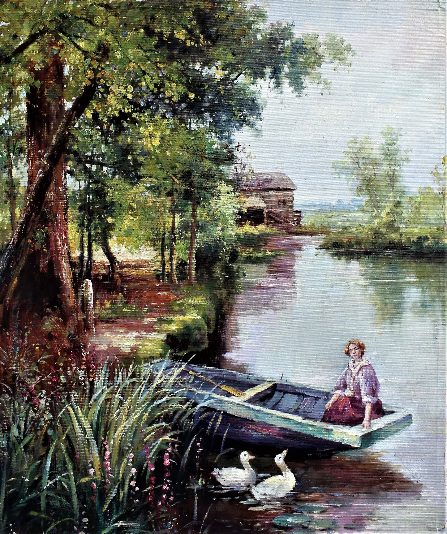 Femme dans une barque sur une rivière avec deux canards