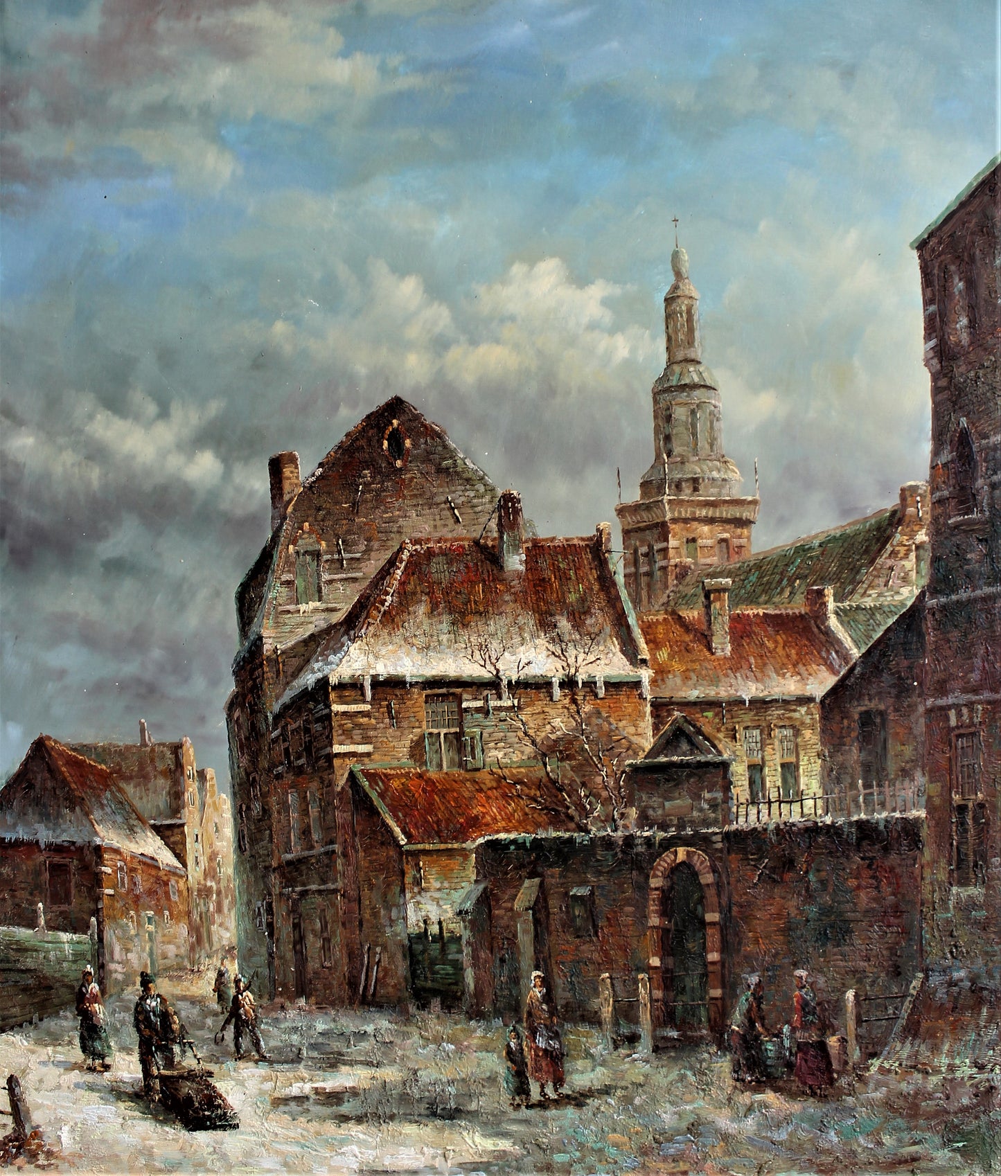 Rue enneigée avec de vieux bâtiments