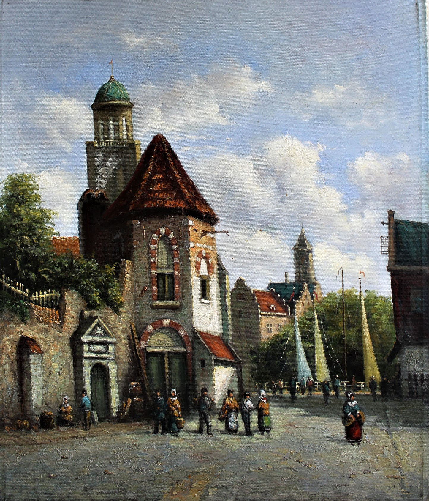 Place de la ville avec un grand bâtiment ancien