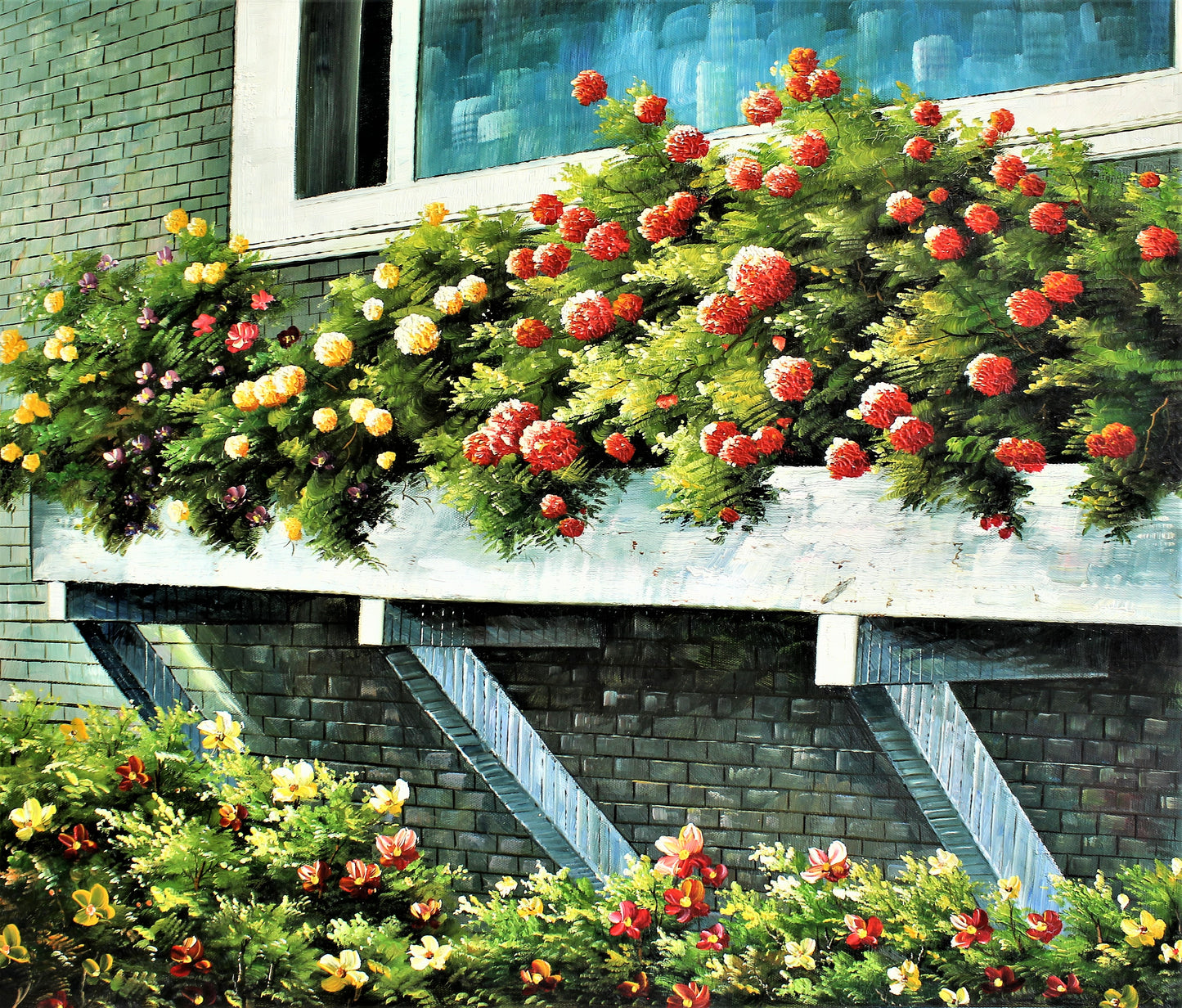 Fleurs poussant sur le rebord de la fenêtre et dans le jardin en contrebas
